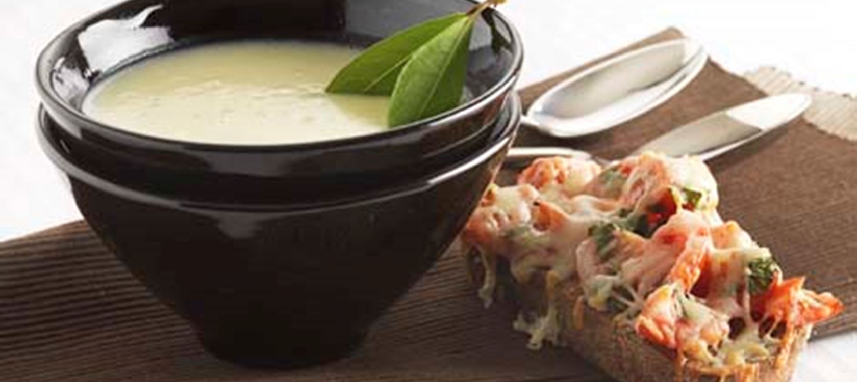 Kartoffelsuppe med tomatbrød