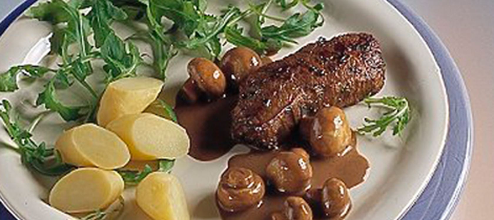 Marineret kalvefilet med svampesauce
