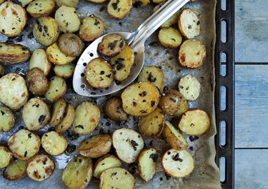 kaldenavn Torden gevinst Små bagte kartofler i ovn - Nem og hurtig opskrift | Arla