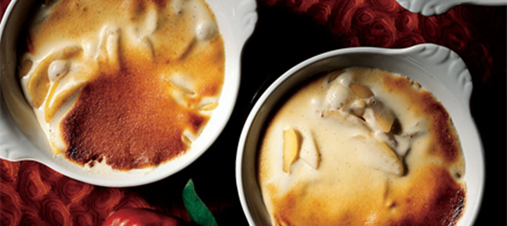 Marinerede æbler med grillet creme