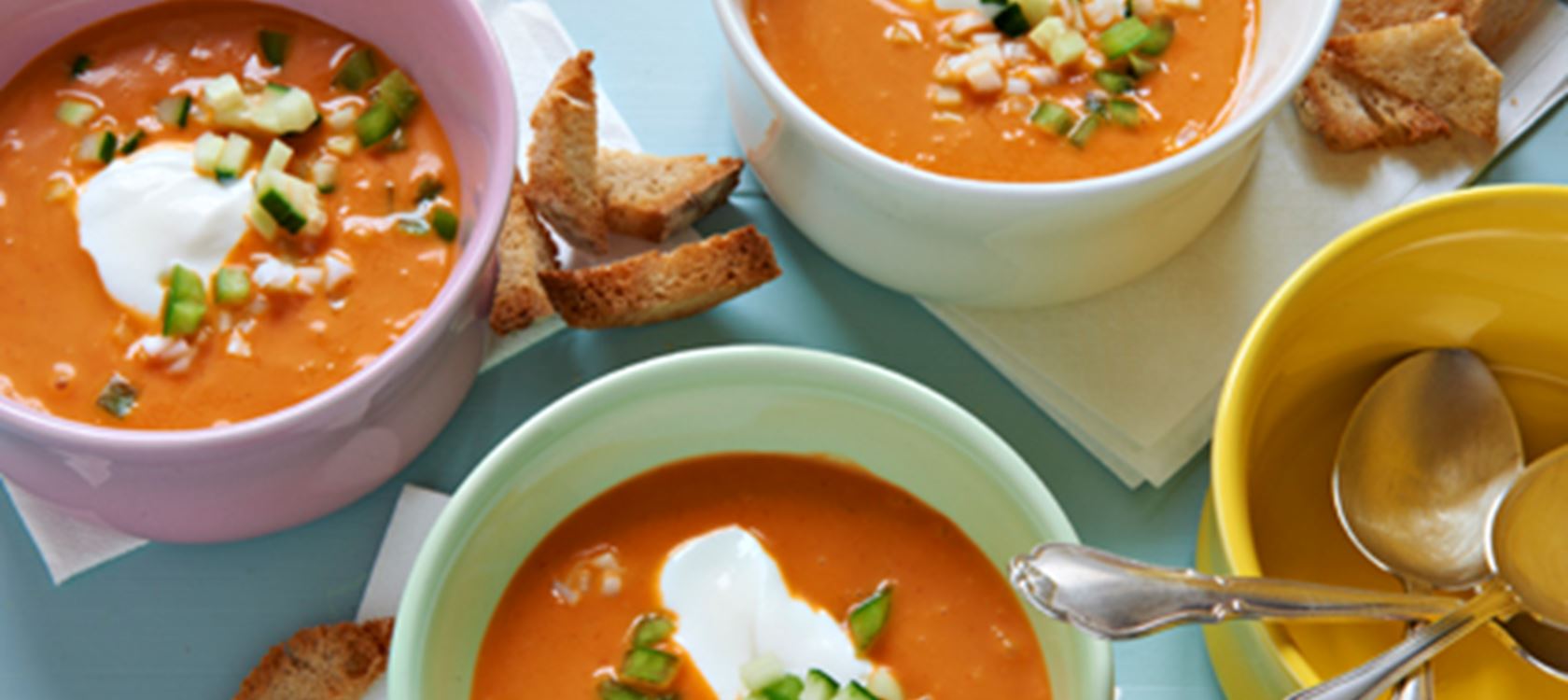 Kold krydret tomatsuppe