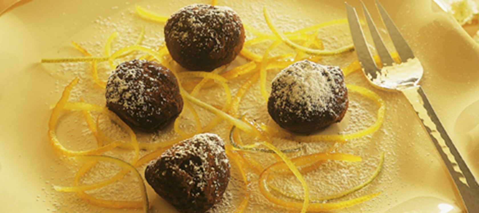 Chokoladetrøfler med citrusstrimler