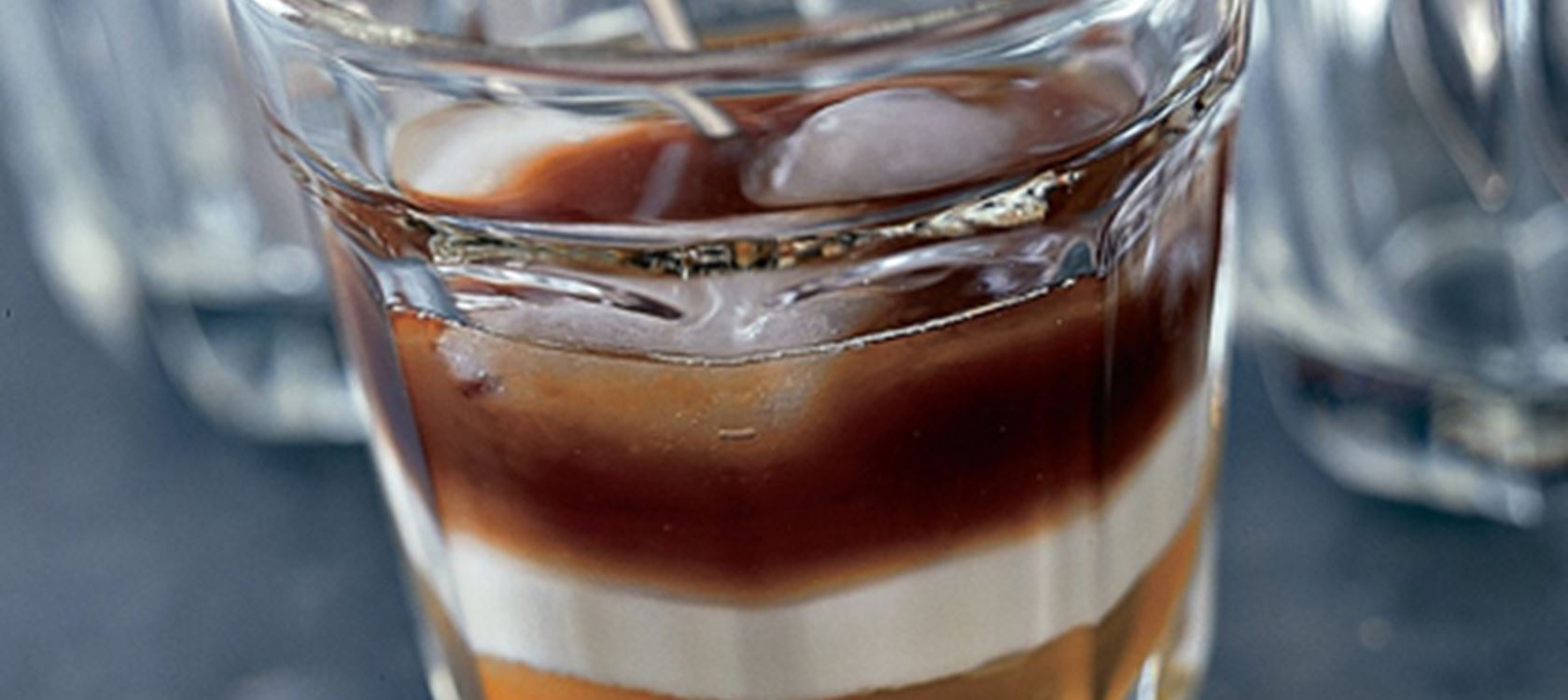 Iskaffe med appelsinsirup