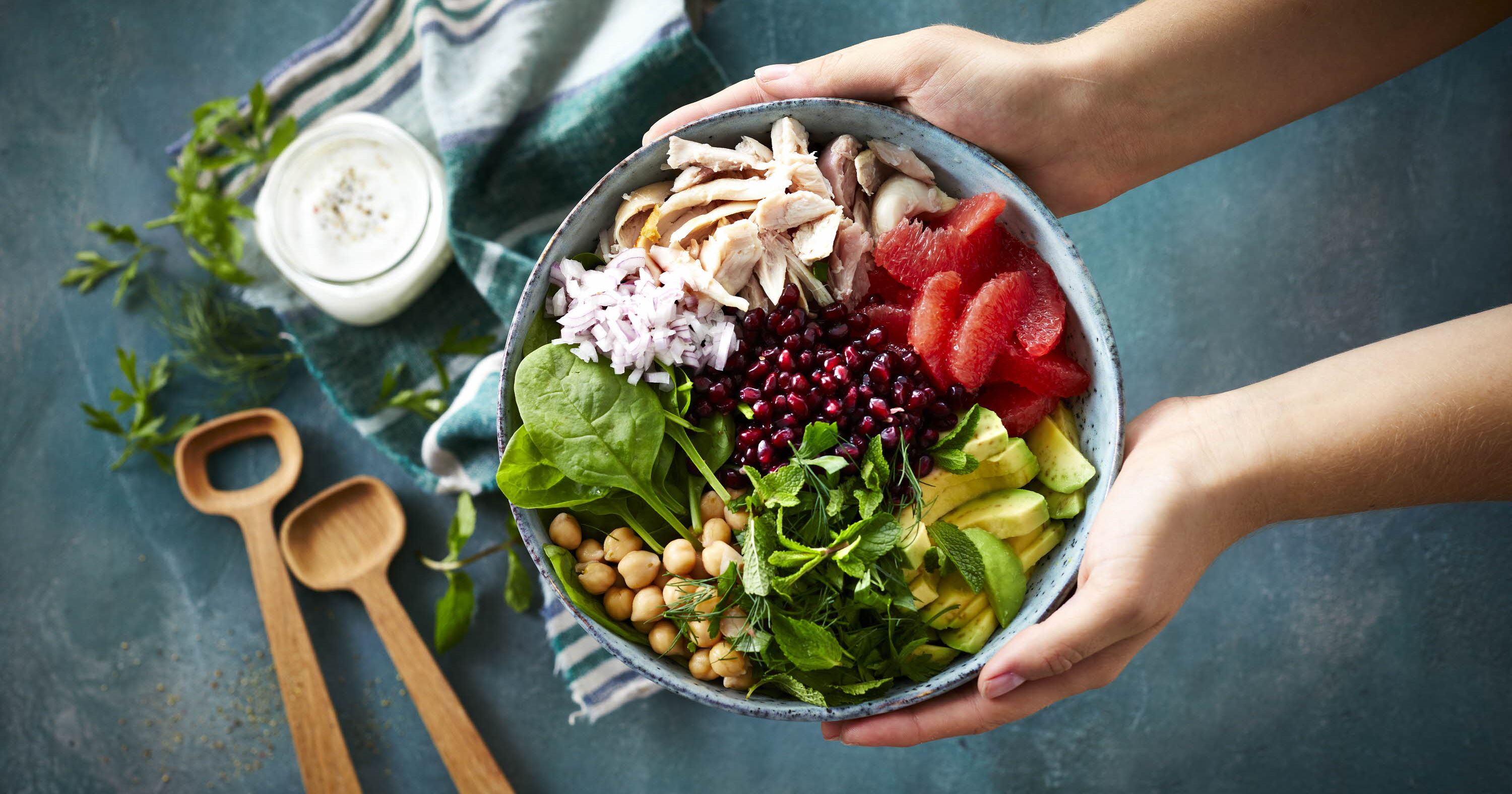 Salat med røget kylling og kikærter