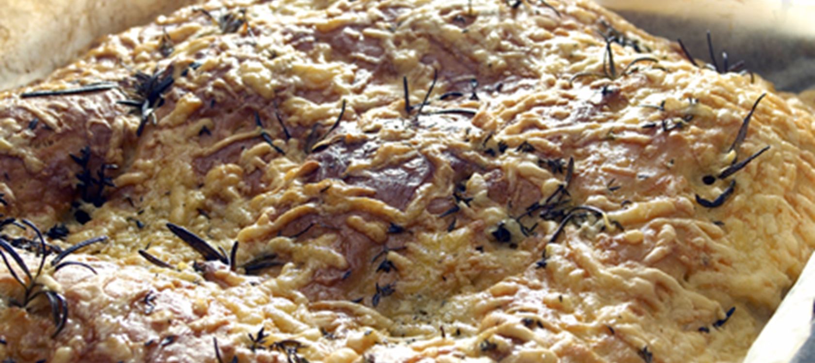 Focaccia med drys af snehvid ost