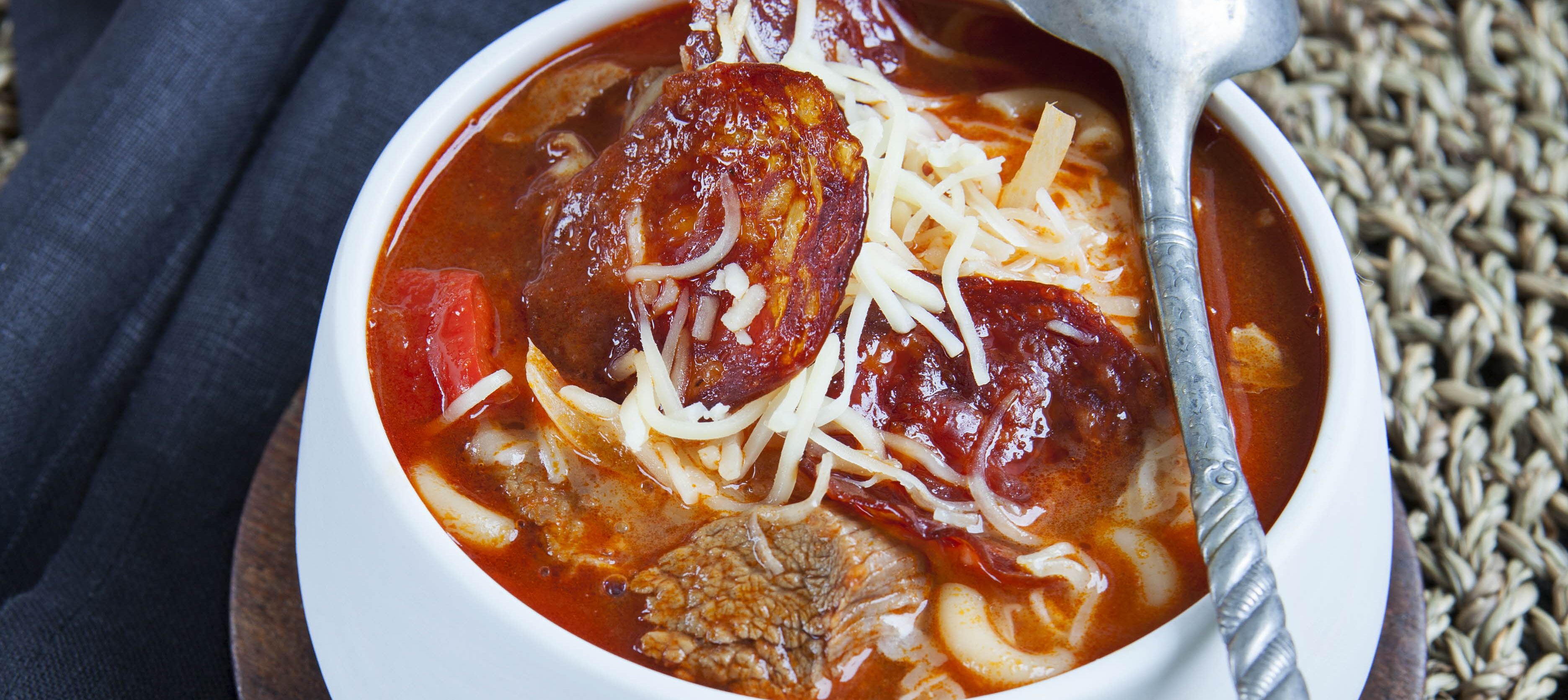 Gullaschsuppe med chorizo