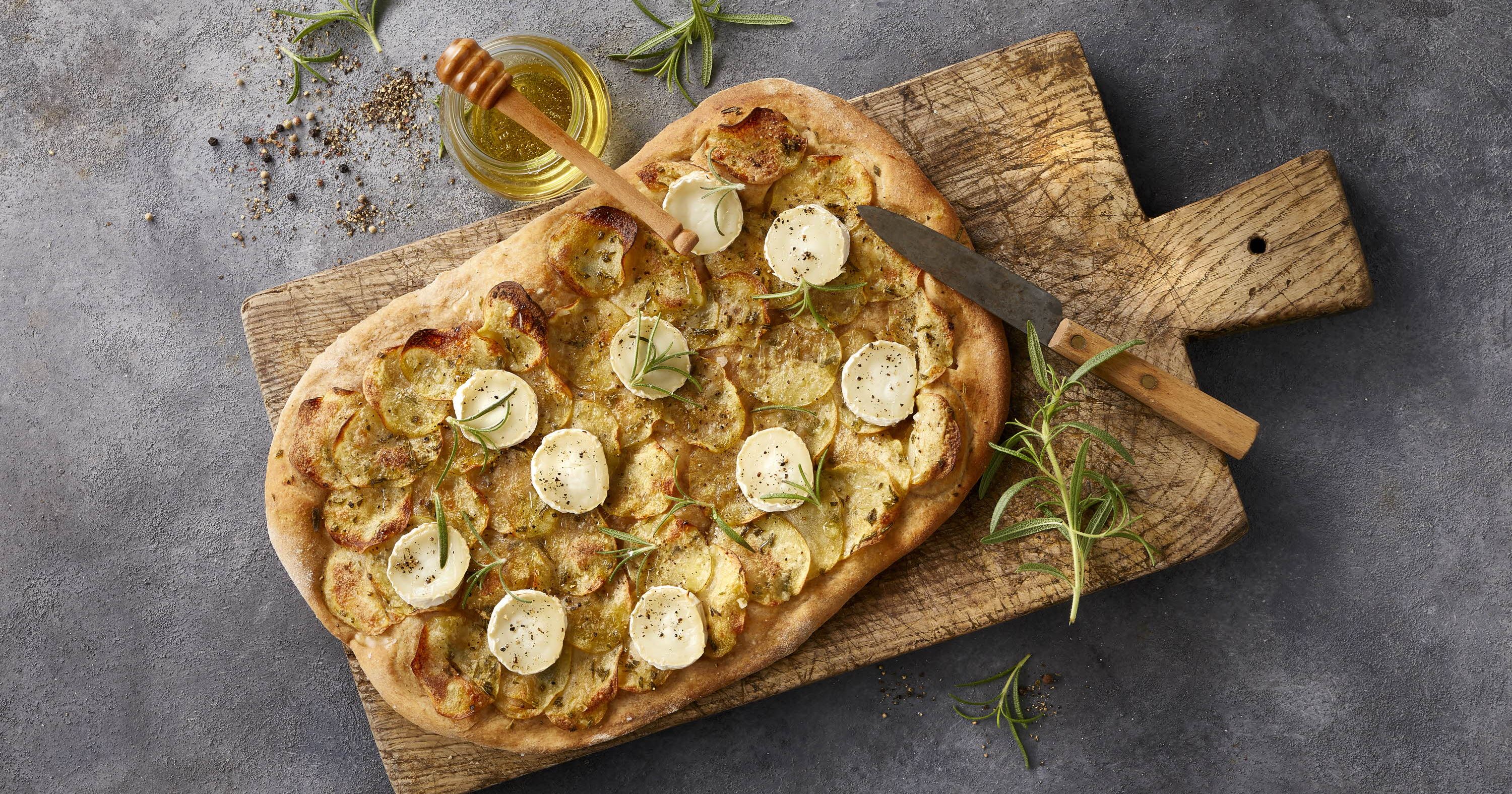 Kartoffelpizza med gedeost
