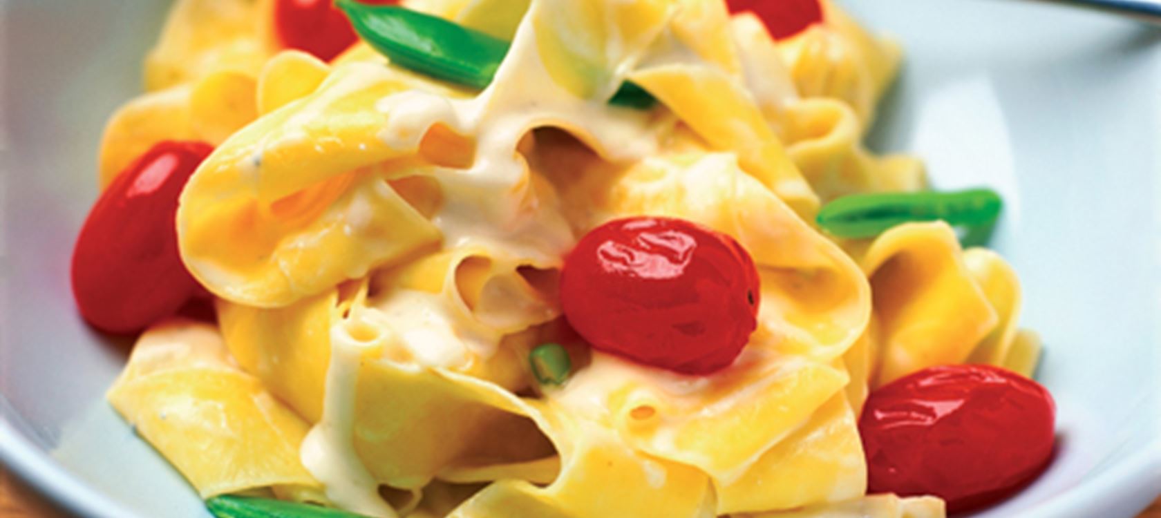 Pasta med blåskimmelost og grillede cocktailtomater