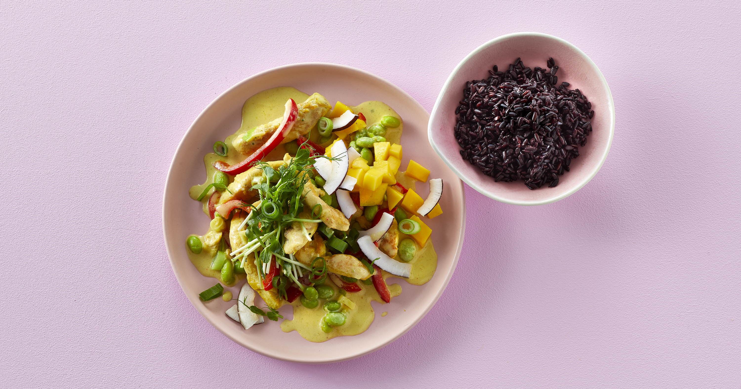 Kylling i karry med mango og edamamebønner