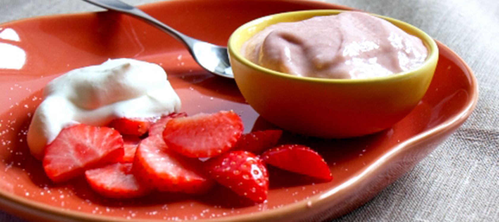 Rabarberdessert med jordbær