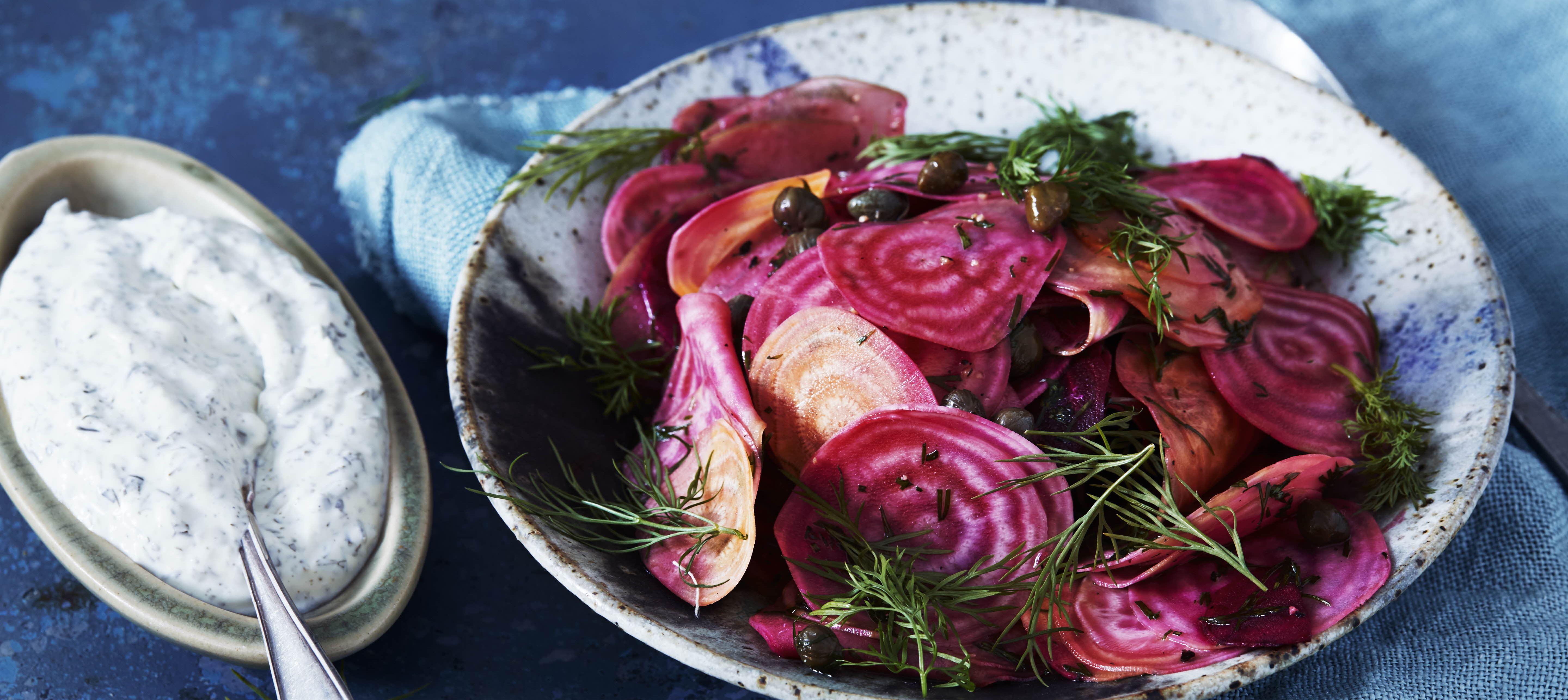 Salat med beder, æble og dild