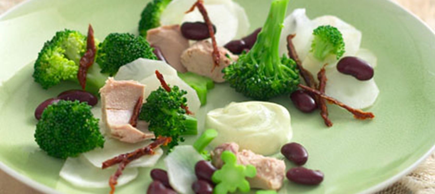Jordskoksalat med tun og sennepscreme