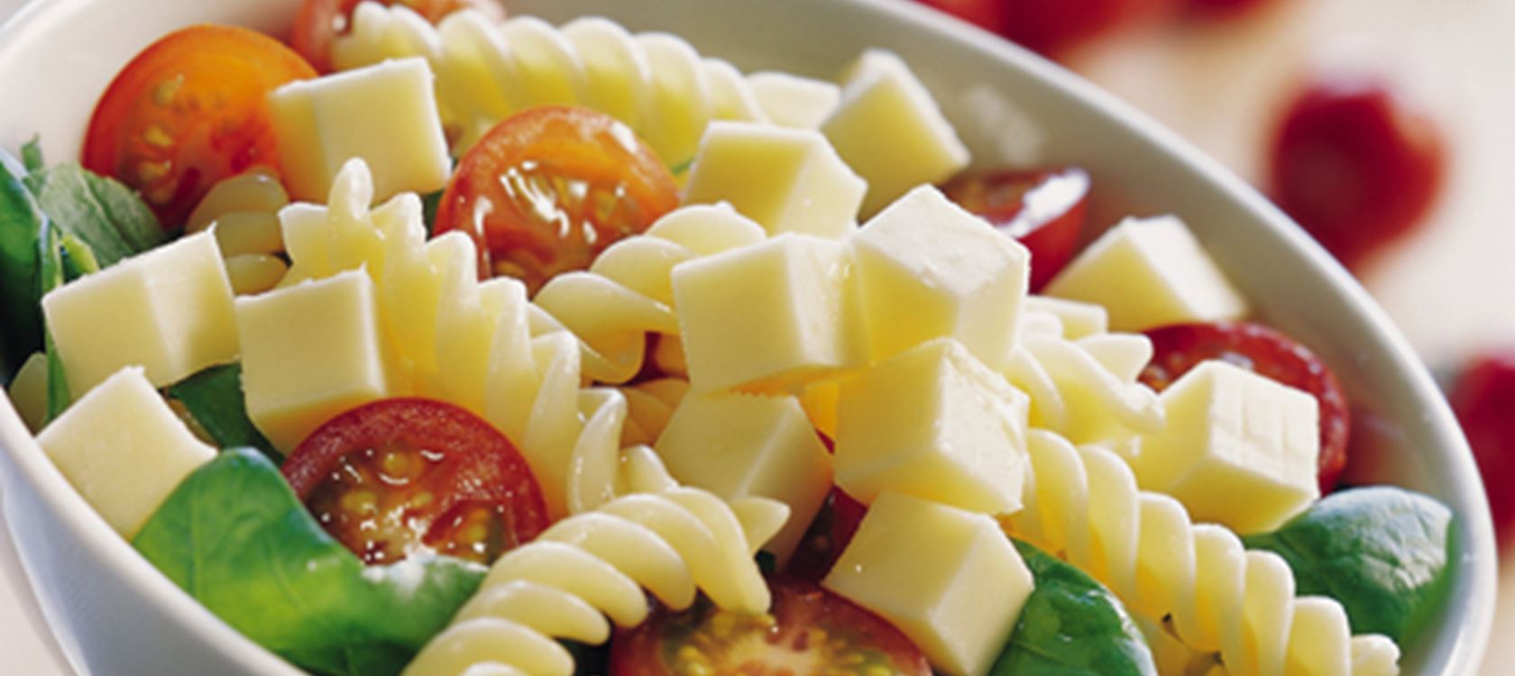 Salat med ost og pasta