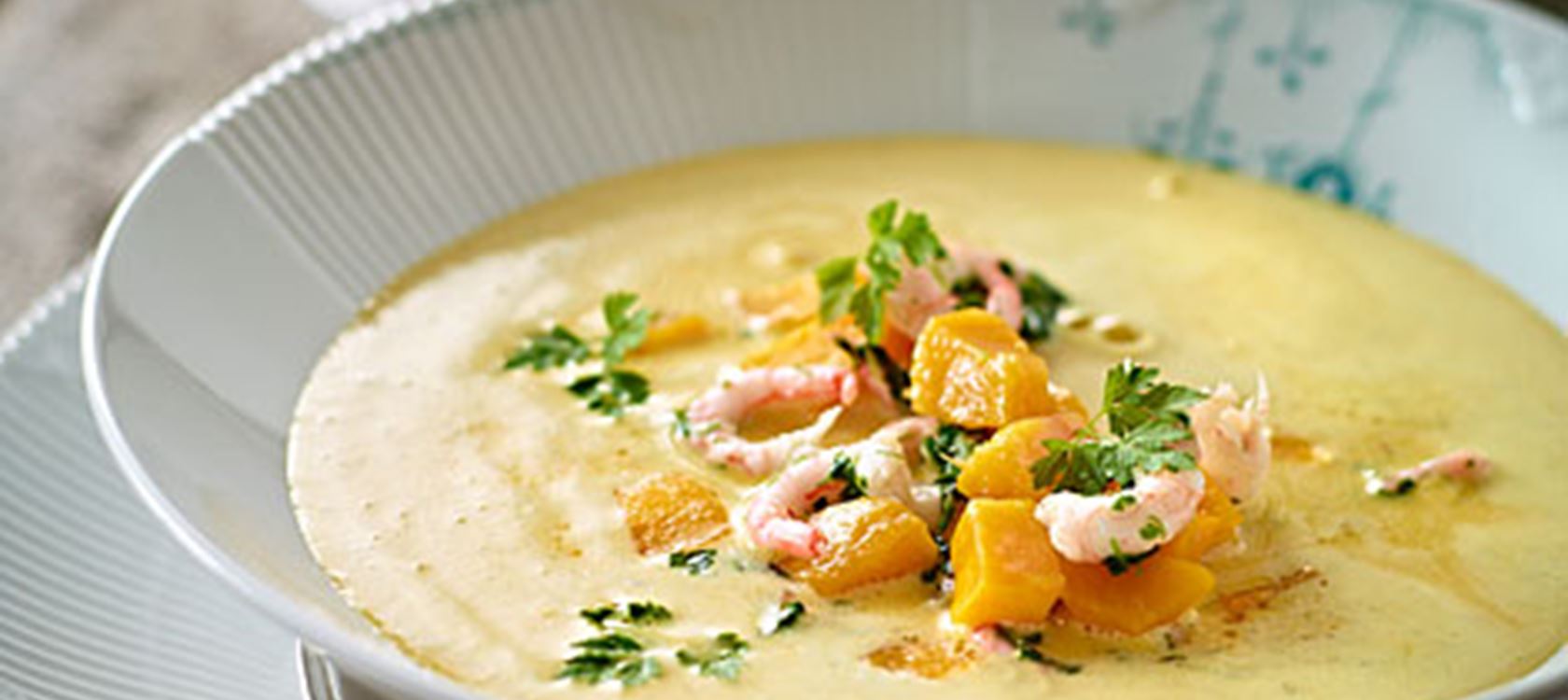 Suppe med bagt græskar og råstegte grønlandske rejer