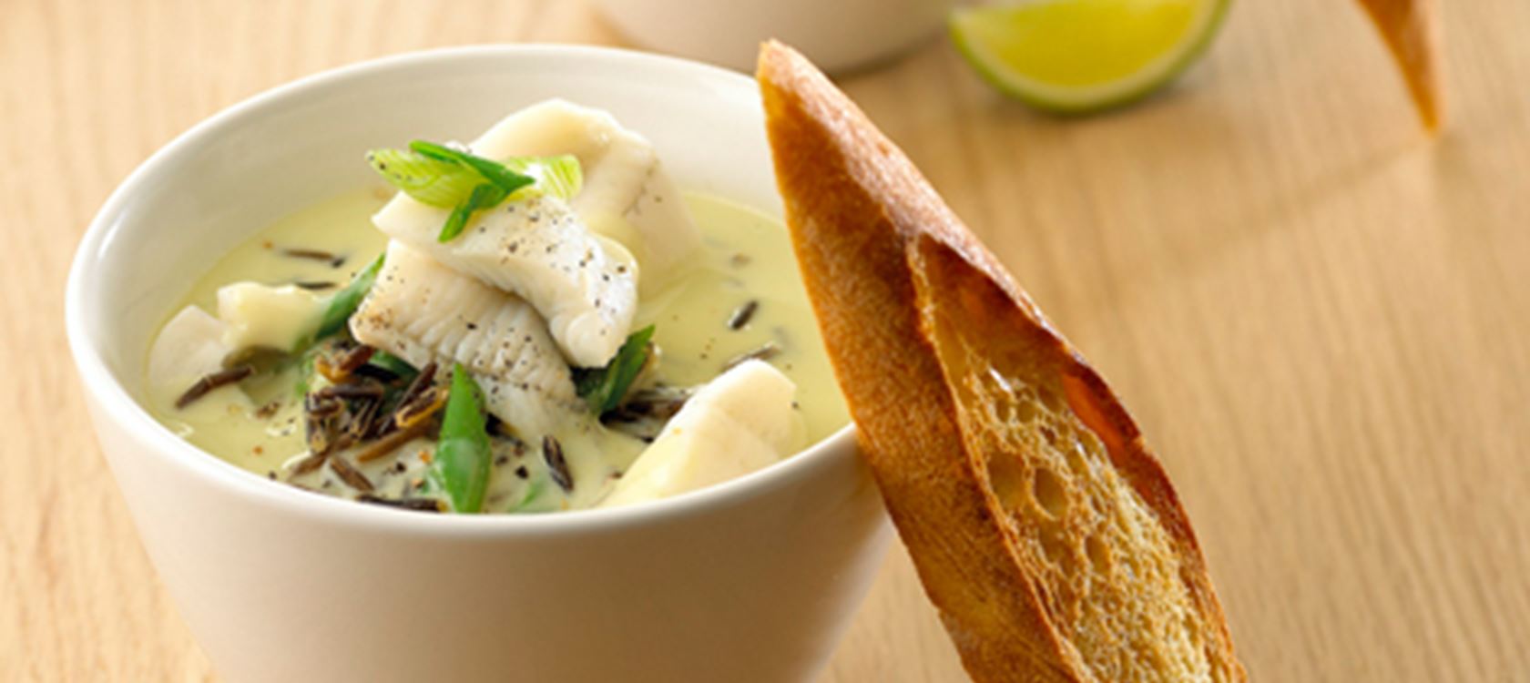 Aspargessuppe med fisk og vilde ris