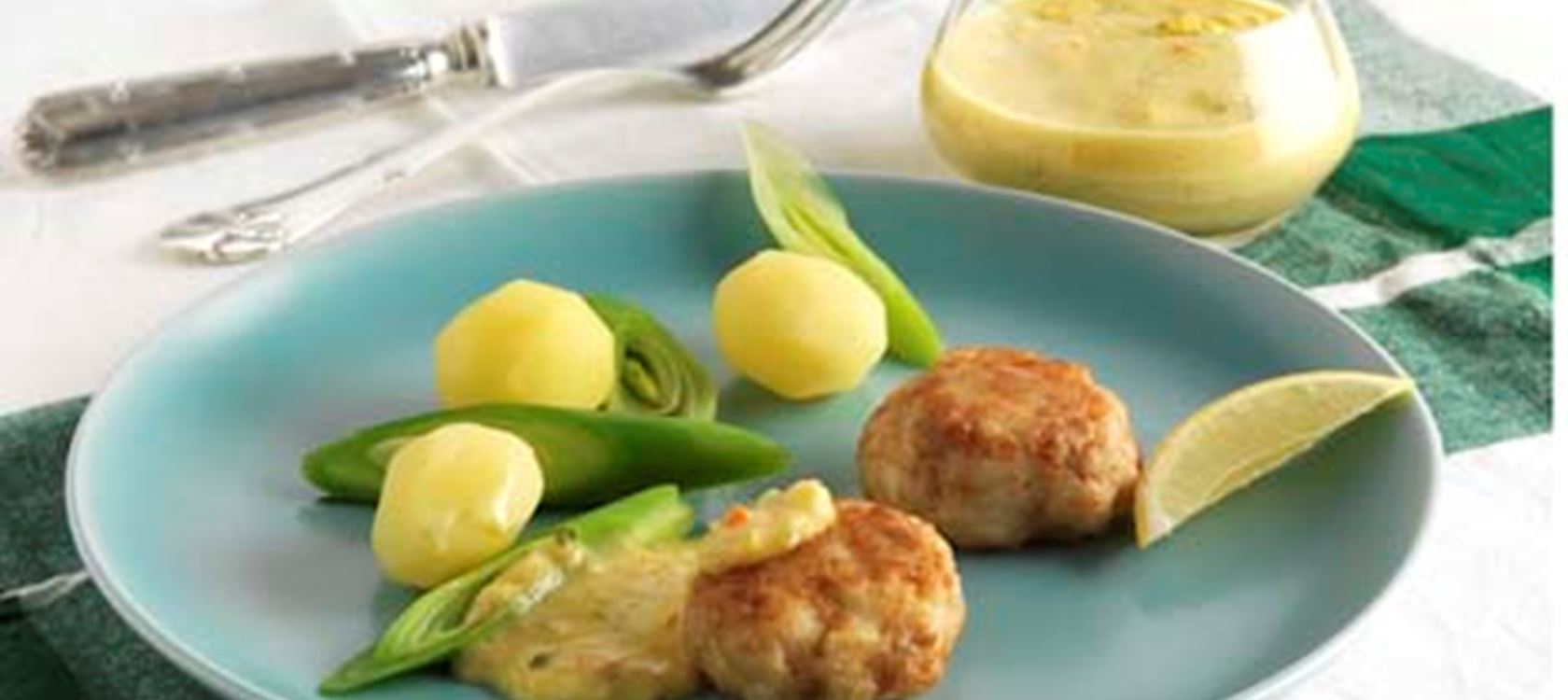 Fiskekarbonader med varm piccallilysauce