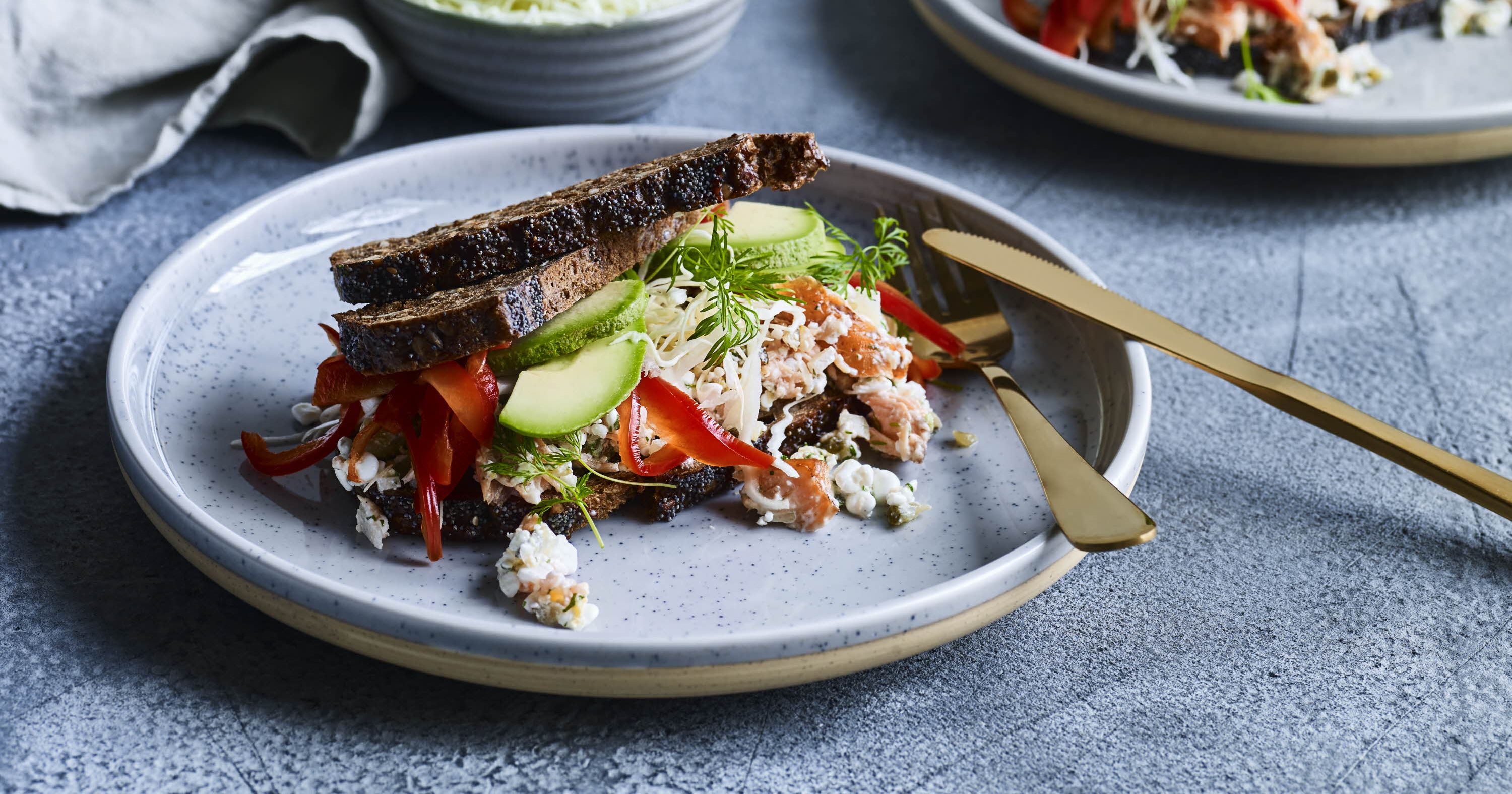 Rugbrødssandwich med lakserillette