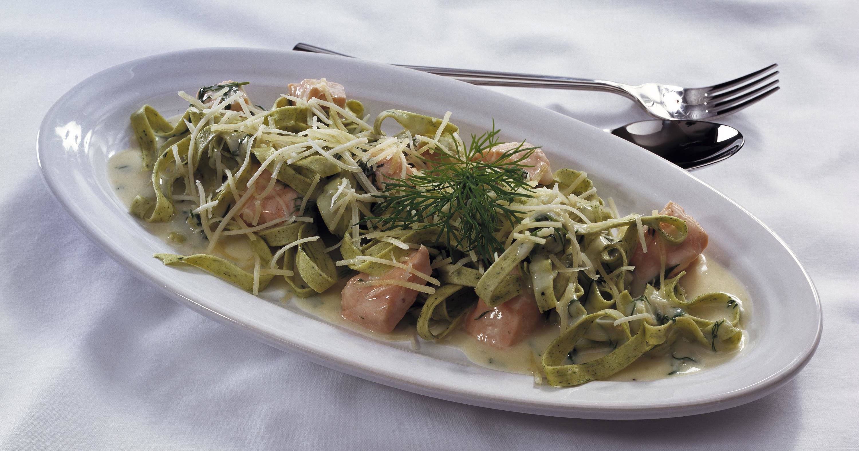 Pasta i laksesauce