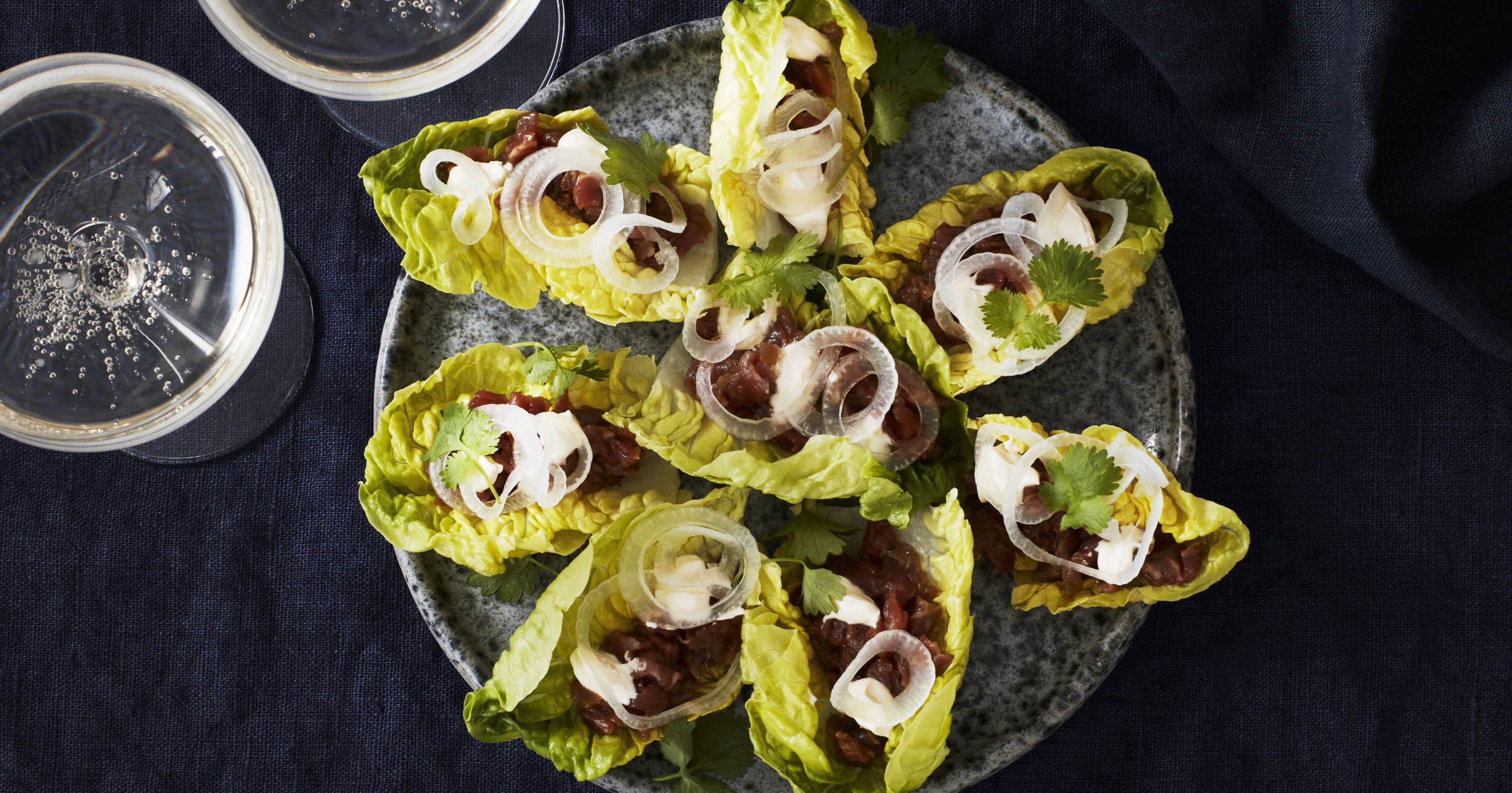 Tatar med spicy oksefilet og syltede løg