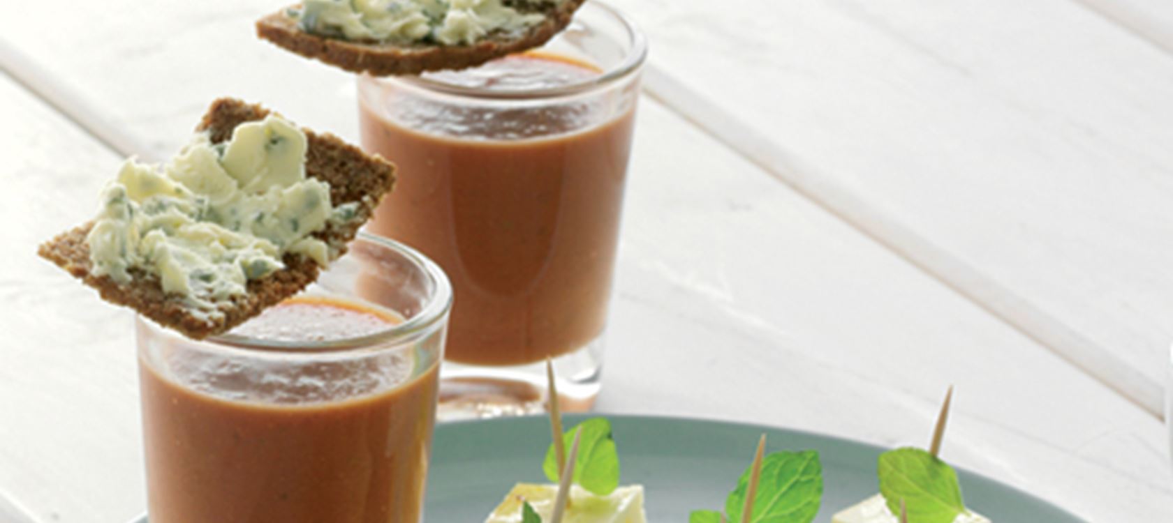 Tomatshot med blåskimmelcrunch