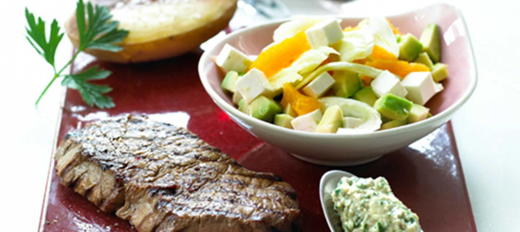 Oksefilet med auberginespread og appelsinsalat