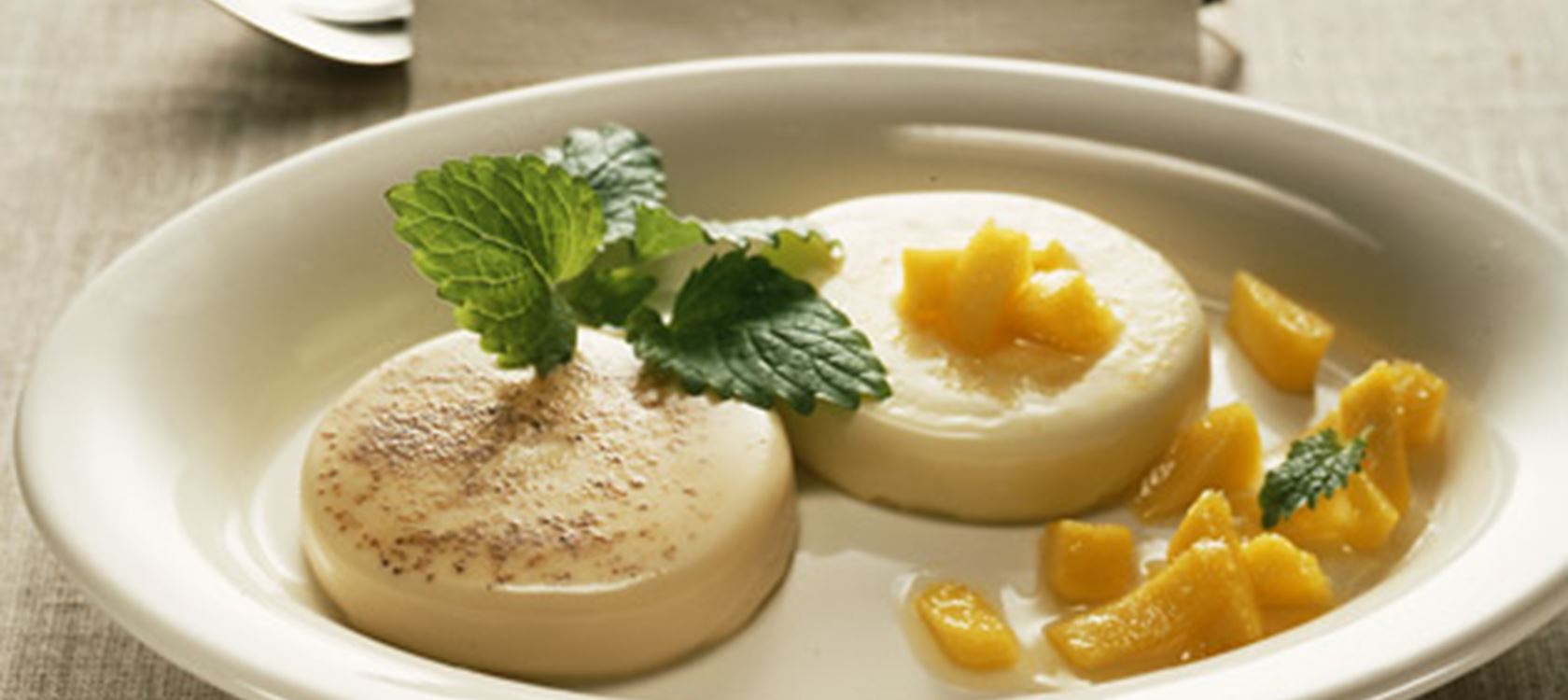 Flødedessert med citron og nellike