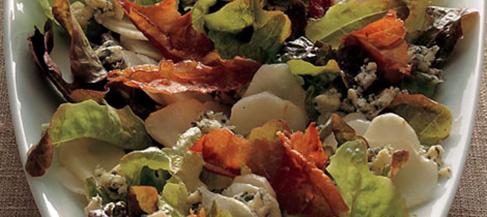 Salat med jordskokker og blåskimmelost