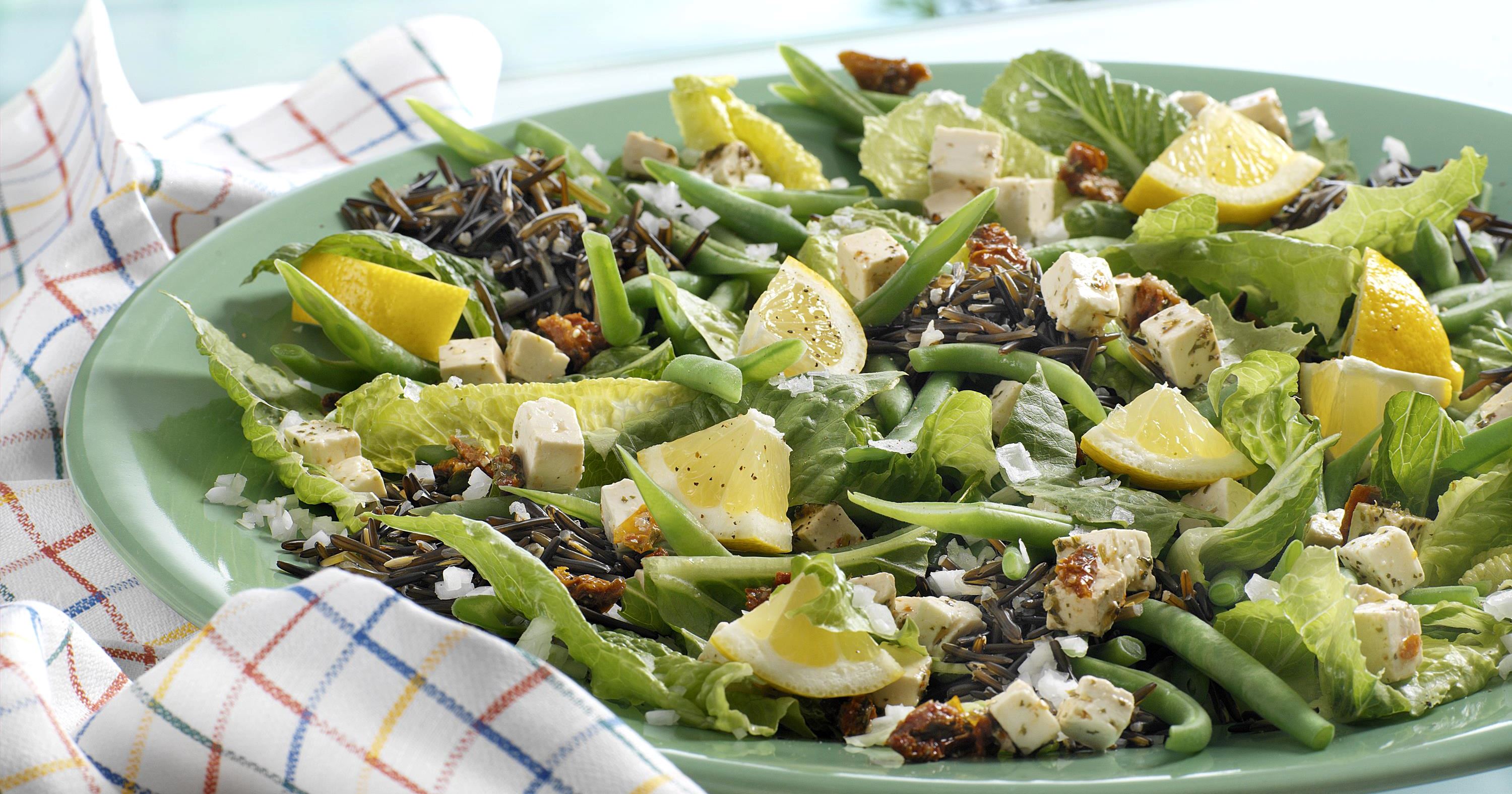 Salat med vilde ris, bønner og citron