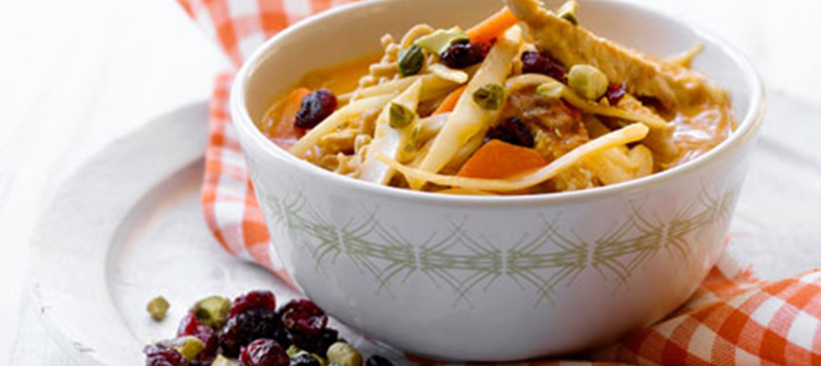 Karrysuppe med hvidkål og mangochutney