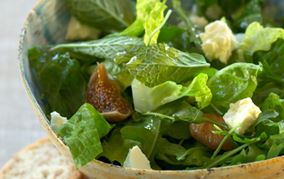 Salat med figner og friske mynteblade