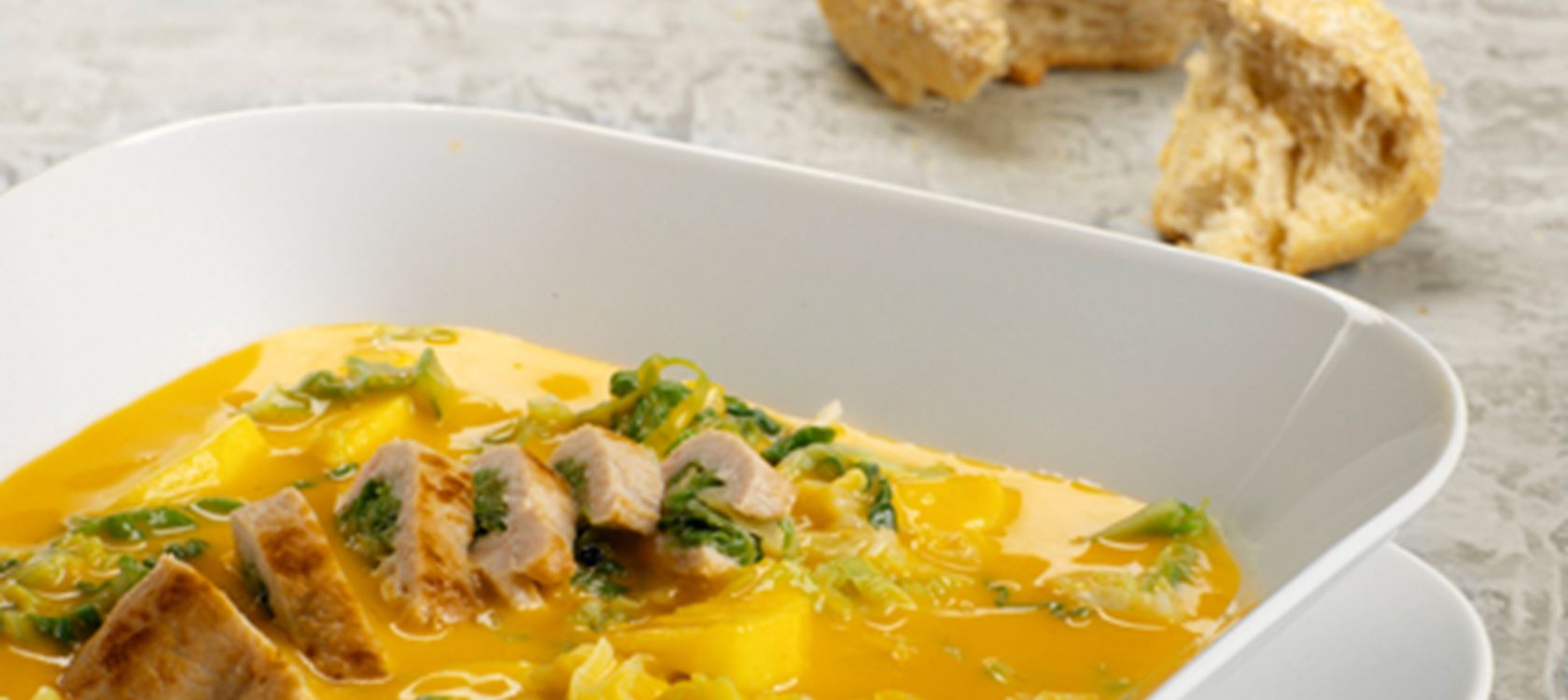 Karrysuppe med savojkålspakker
