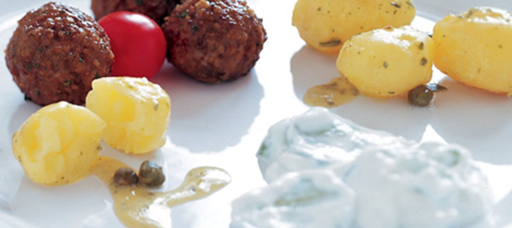 Krydrede farsboller med tzatziki