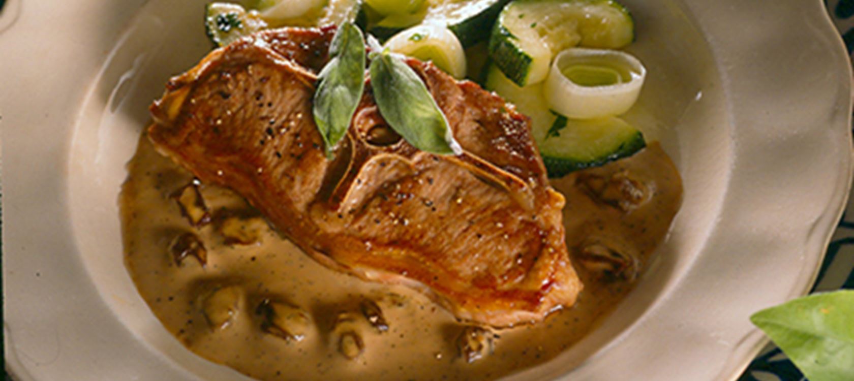 Italienske lammekoteletter i salviesauce
