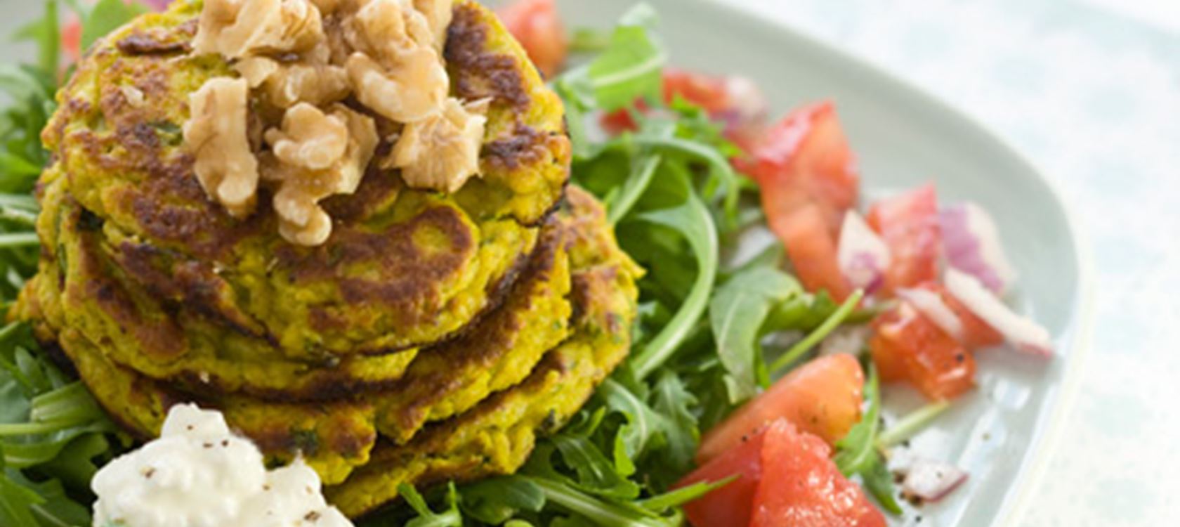 Små avocadoomeletter og tomatsalsa