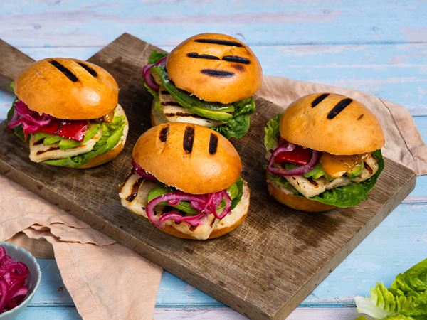 Hjemmelavet Burger – Få Burger Opskrifter fra Karolines Køkken | Arla