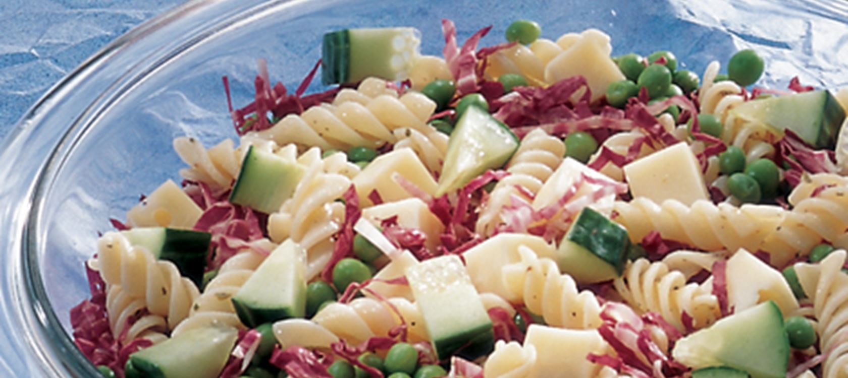 Pastasalat med ostetern