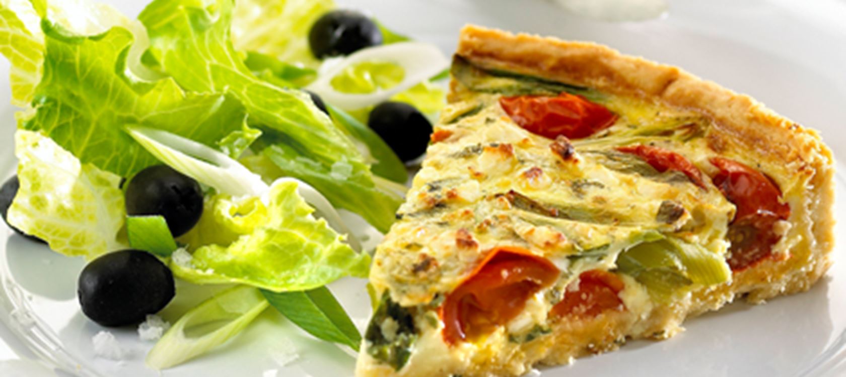 Tomattærte med salat