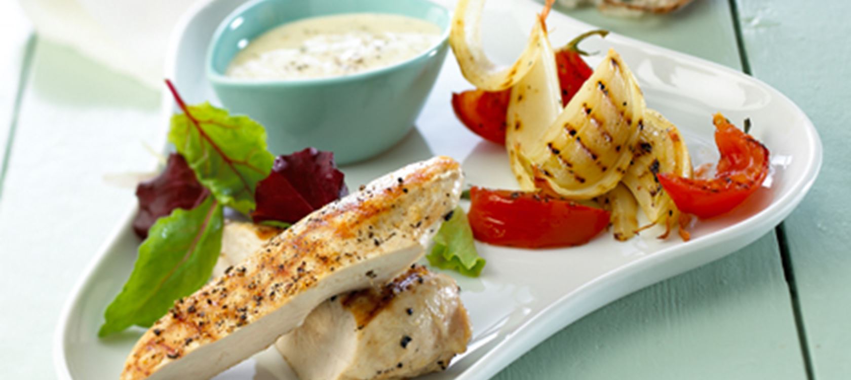 Grillede grøntsager og kylling med mayo