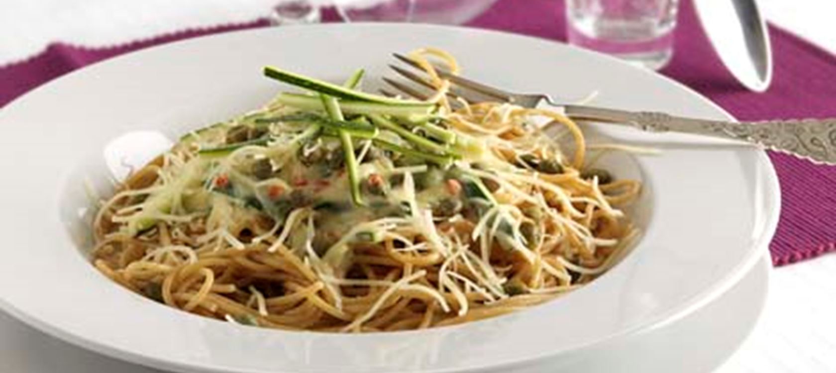 Pasta med squashsauce og kapers