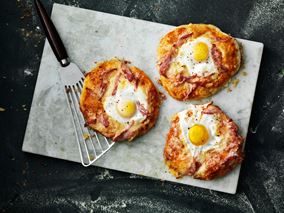 Pizza uova e pancetta