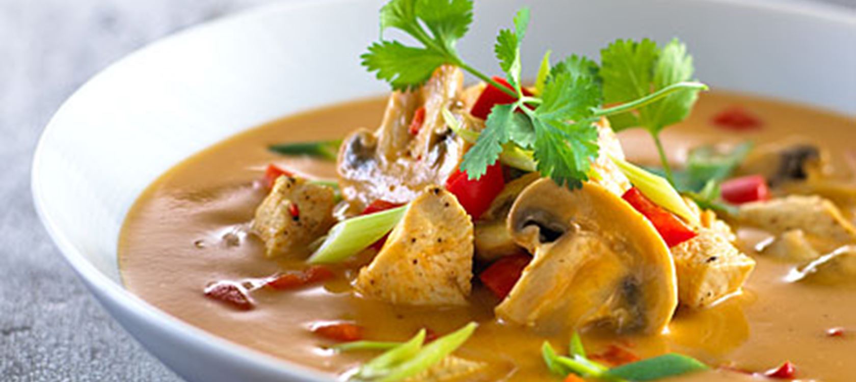 Karrysuppe med svampe og kylling