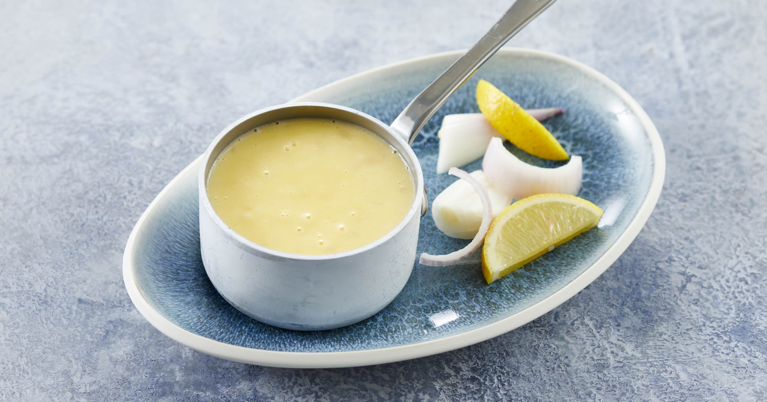 Varm smørsauce til fisk og grøntsager