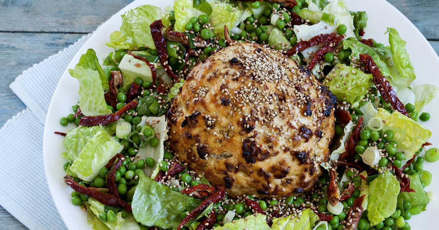 Hel bagt blomkål med rygeostcreme