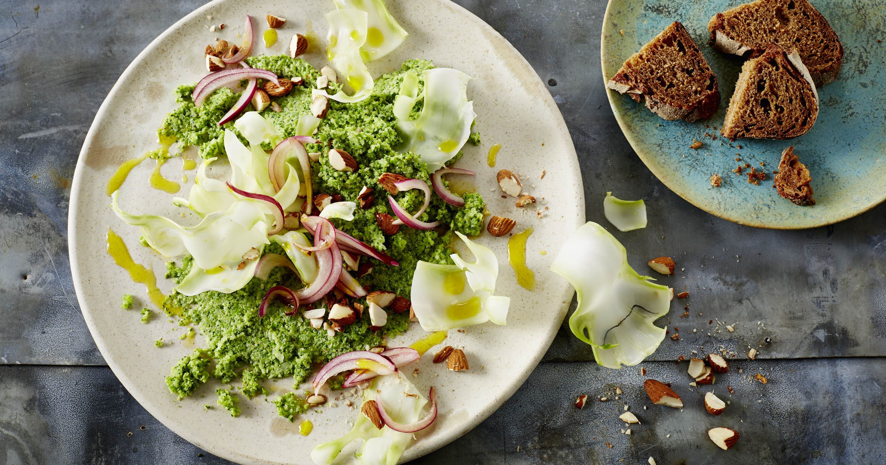 Broccolipuré med sprød broccolistok