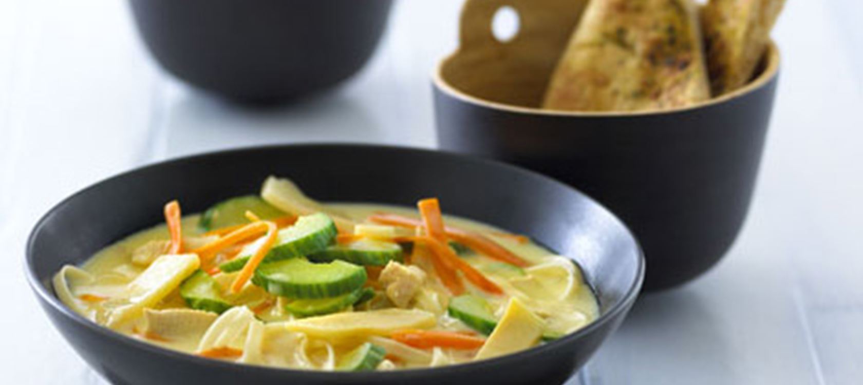 Hot suppe med kylling og bambusskud