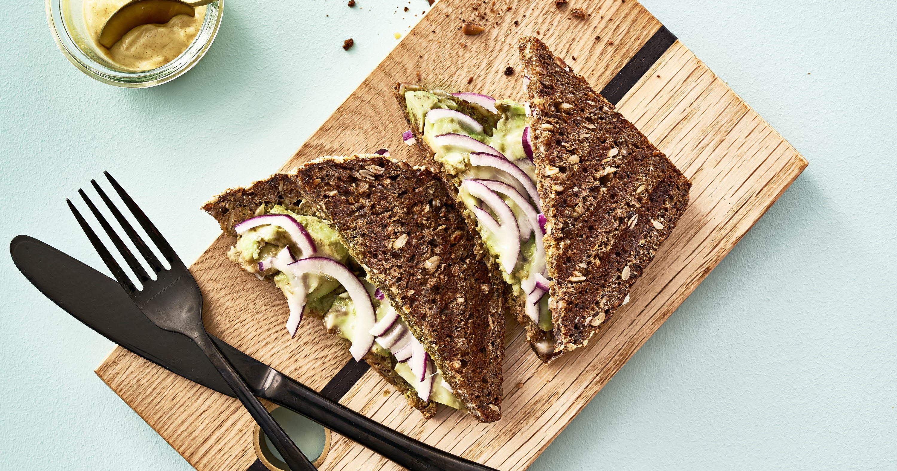 Panini med rugbrød og avocado