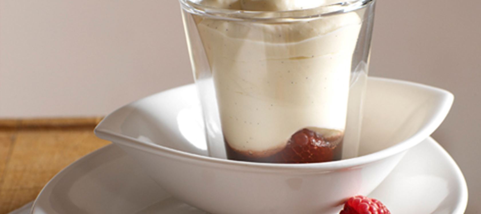 Vaniljebudding med likørsirup