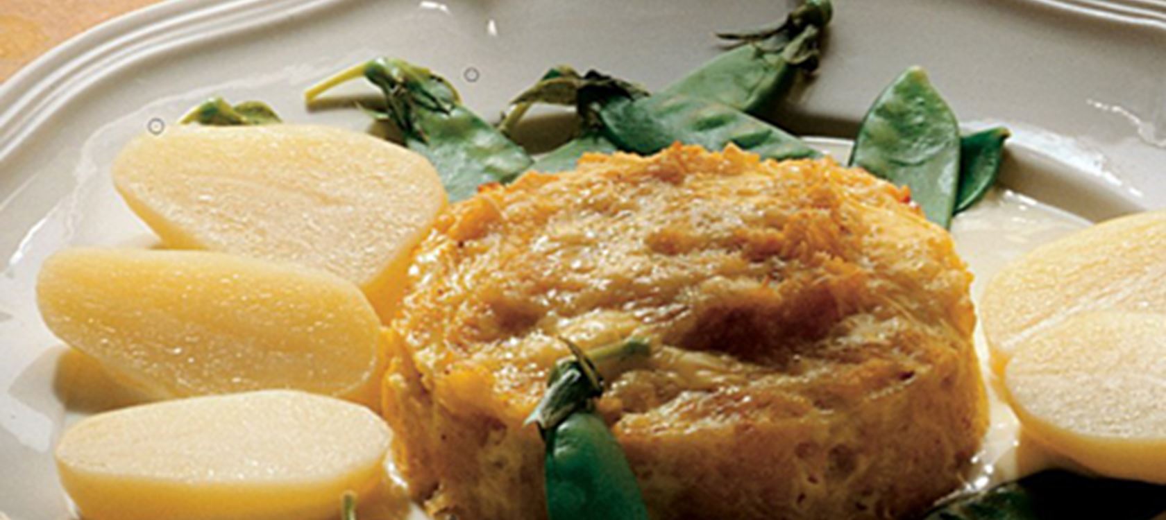 Fiskepostejer med ymersauce