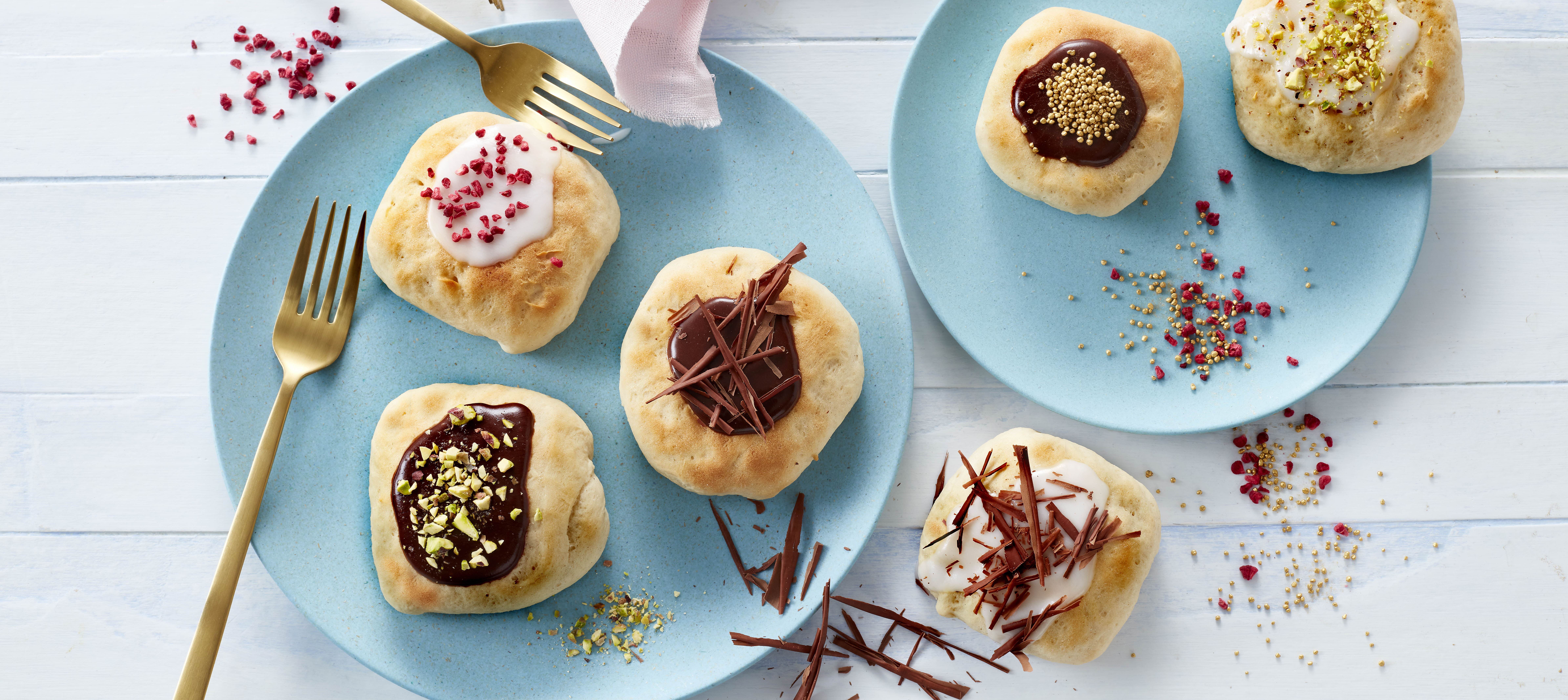 Fastelavnsboller med creme og chokolade