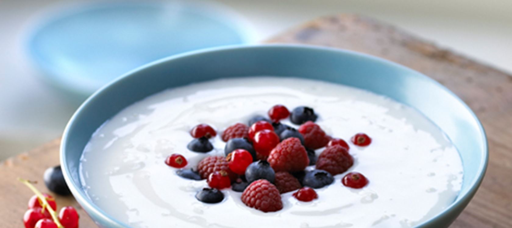 Frisk frugt til syrnet naturel